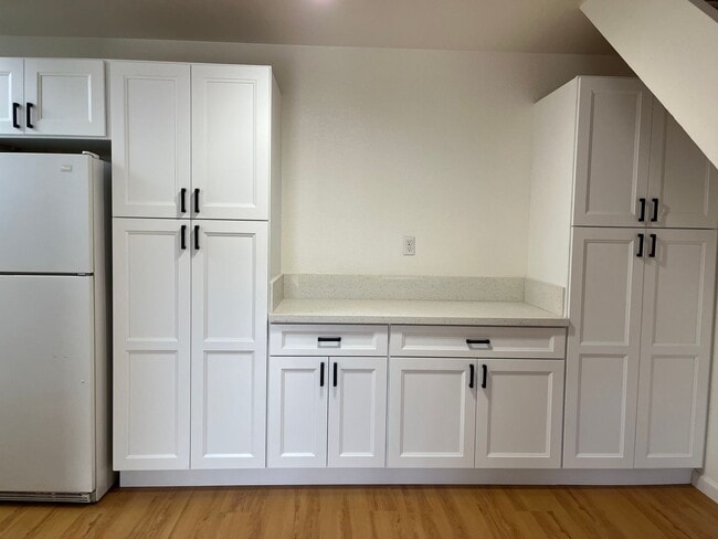 Photo - Crosspointe Townhouse - 2 bedrooms, 2 bath unit w/2 parking stalls - Avail 4/1/26