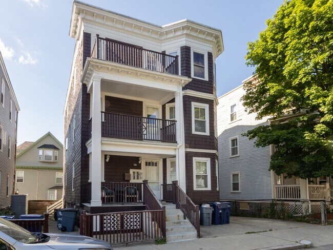 Building Photo - 92 King St Unit 2