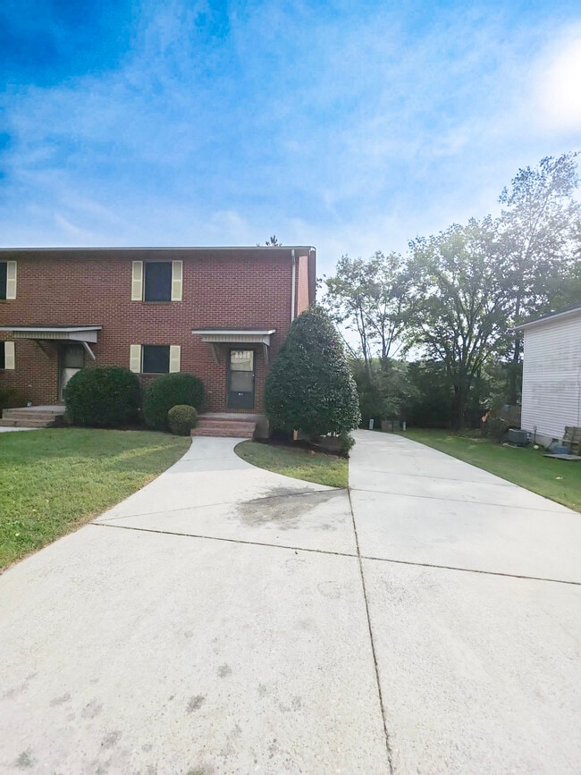 Building Photo - 83 Eastgate Cir Unit A