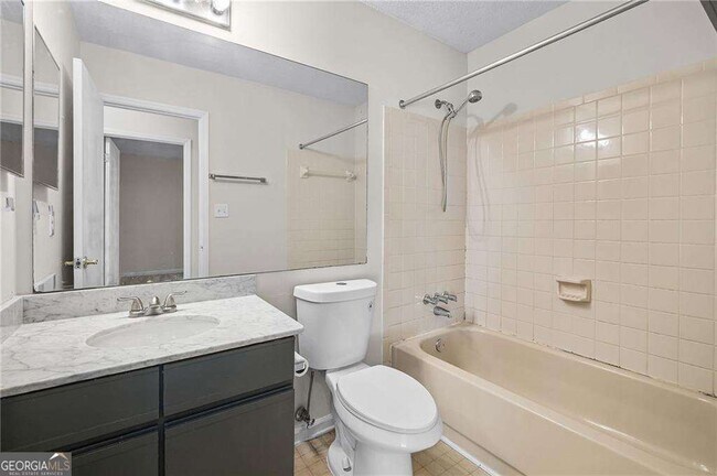 Photo - 990 Chapman Ln