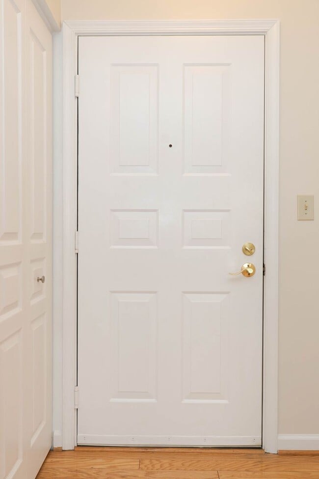 Photo - 1 BR 1 BA Condo in Reston