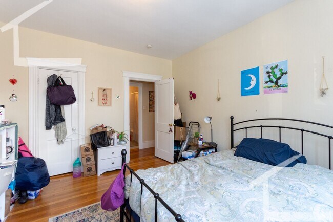 Photo - Very spacious 3 bed in Brookline...