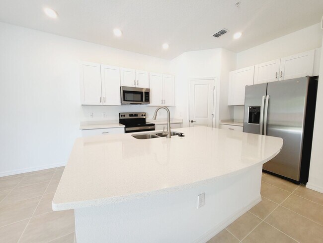 Photo - Gorgeous  3/2.5 Townhouse in St. Cloud