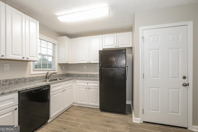 Photo - 3037 Kathy Ln NW