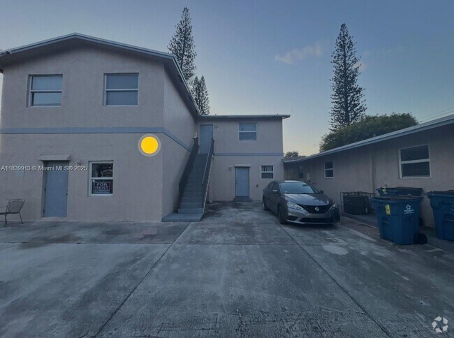 Building Photo - 2099 NW 26th Ave Unit 1-a Rental