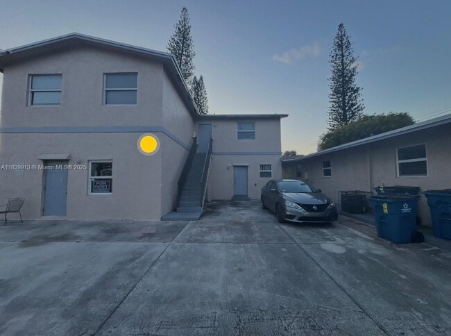 Building Photo - 2099 NW 26th Ave Unit 1-a Rental