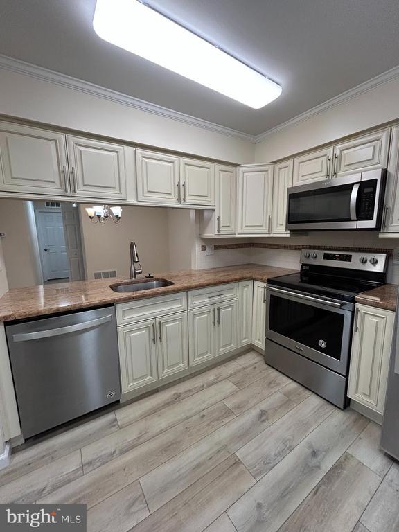 Photo - 1562B Thornwood Dr