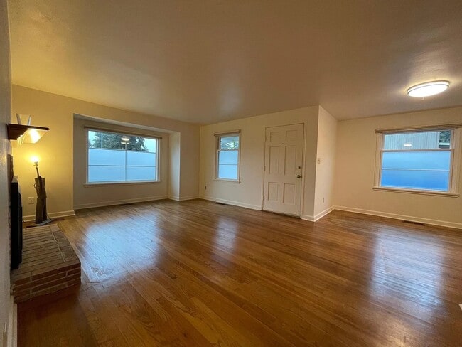 Photo - 14910 5th Ave NE