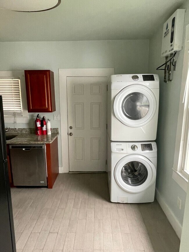 Photo - 2BD/1BA in Central City with shared backyard Unidad 3436 Danneel Street