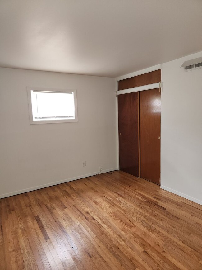 Building Photo - LARRYMORE ACRES
