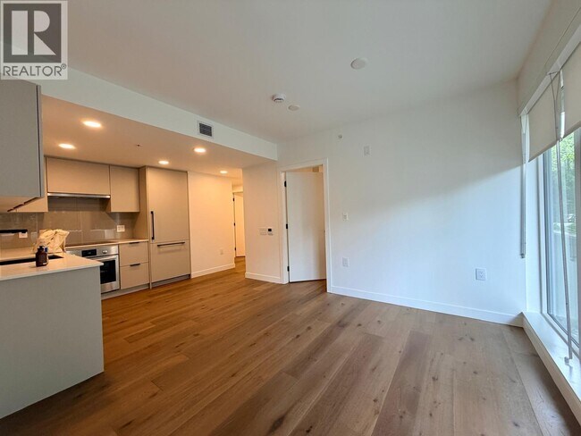 8120 Oak St Unit 104