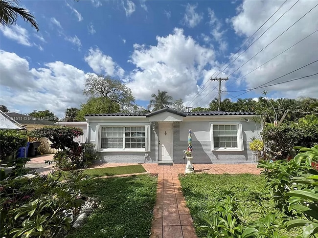 Building Photo - 1465 SW 28th Way Rental