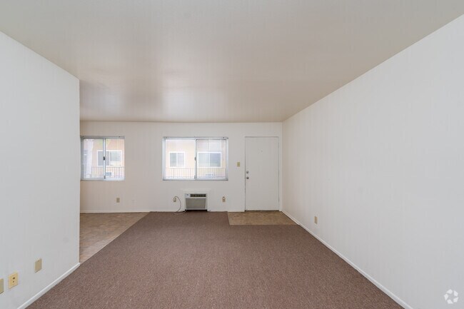 1BR, 1BA - 600SF