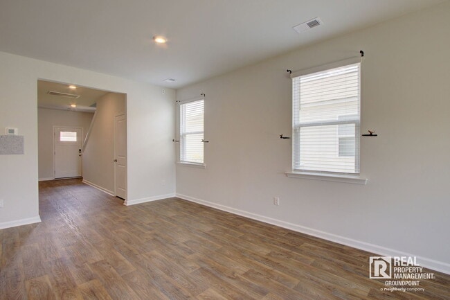 Photo - 113 Hillsford Ln