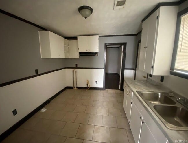 Photo - 3577 Whiting Ave