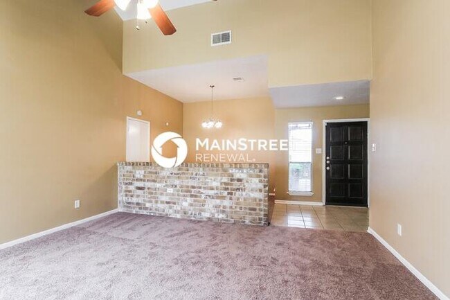 Photo - 3 Bedroom Pet-Friendly Home in Houston, TX with Main Street Renewal