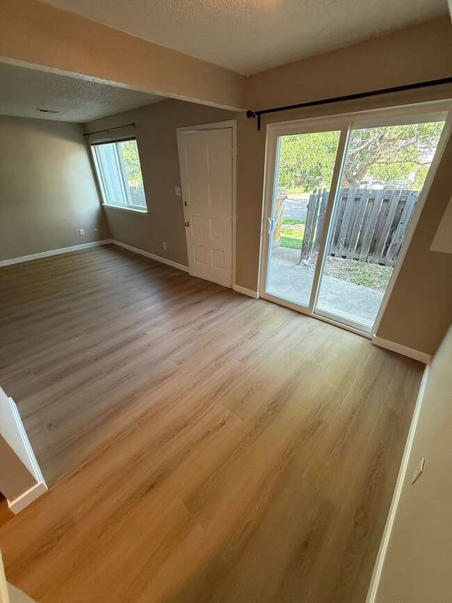 Photo - Close to campus- 4237