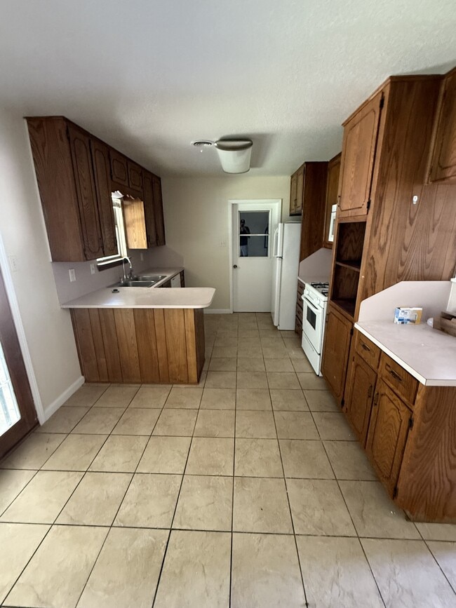 Photo - 309 Currie Ave