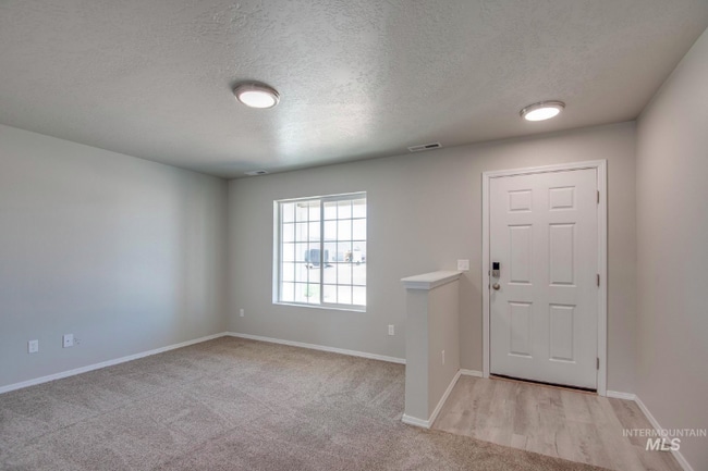 Photo - 4530 Giants Way