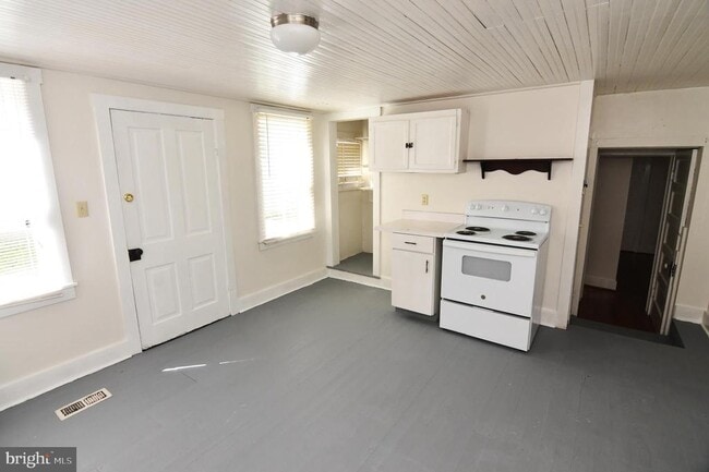 Photo - 105 E Pall Mall St