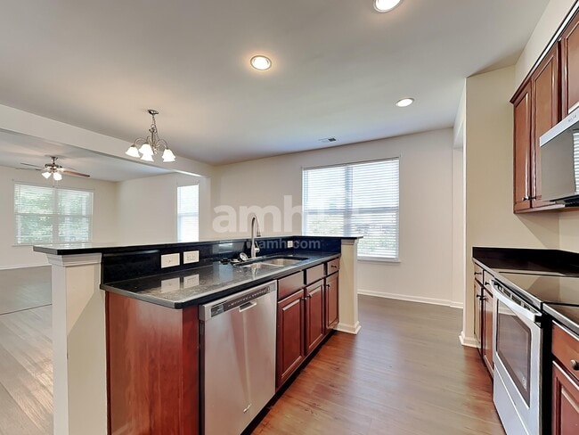 Photo - 285 Oglethorpe Cir