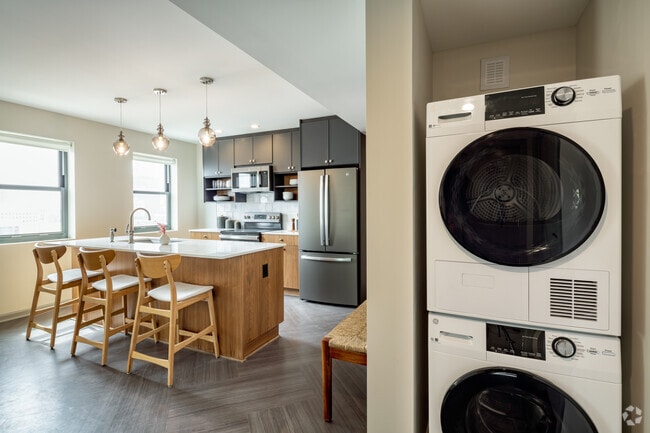 1BR, 1BA - Park II - 732SF