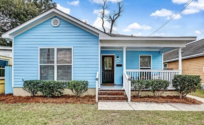 Photo - 1223 E Waldburg St House