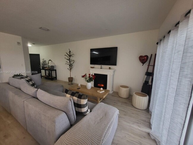 Photo - 15520 SW 136th St