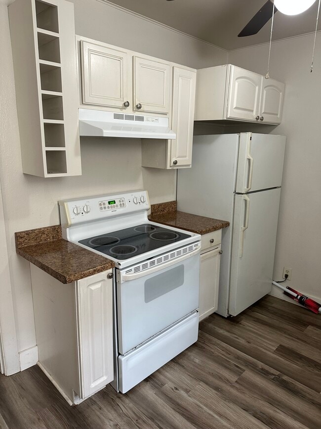 Building Photo - 575 N Kansas St Unit B Rental