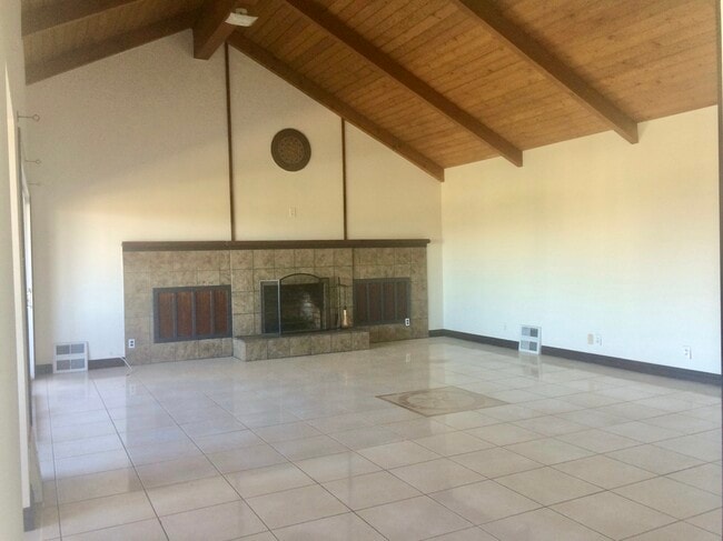 Building Photo - 3818 Newton St Unit Newton