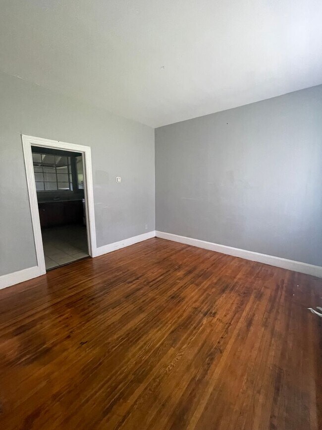 Photo - This 2 bed 1 bath duplex home is all brick located near Remount Rd and West Blvd.