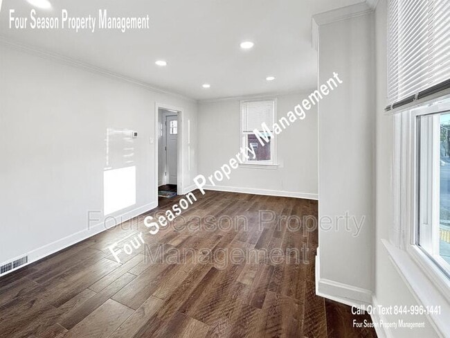 Building Photo - 300 E Franklin St Rental
