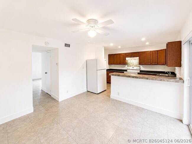 Photo - 5728-5728 Blueberry Ct