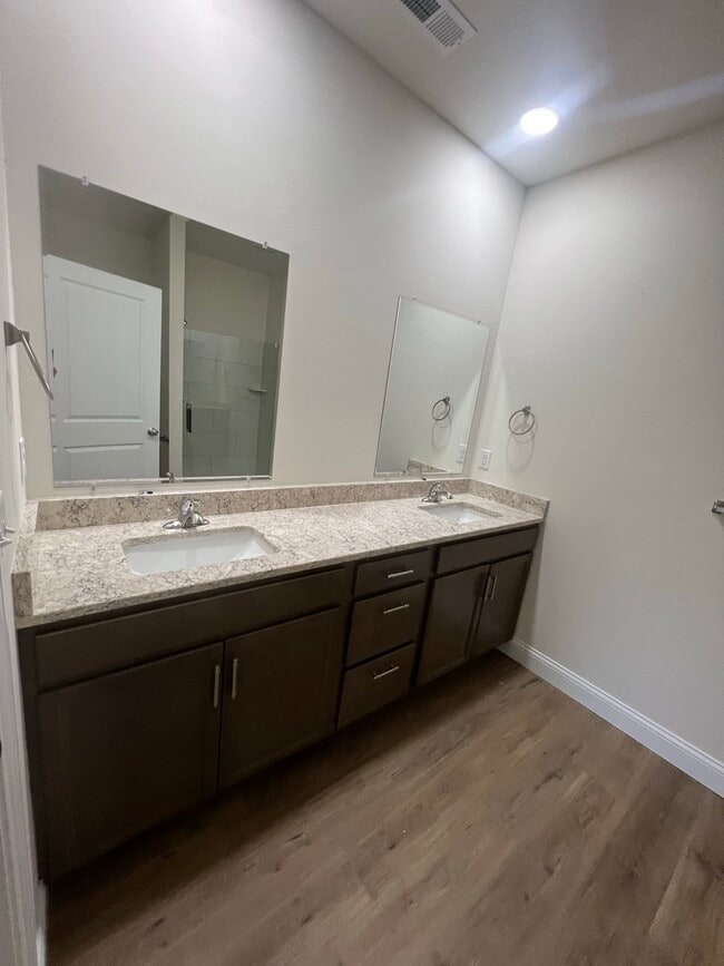 Photo - 08 Longbranch Dr