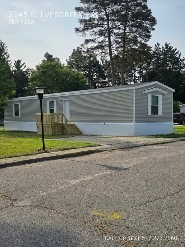 Building Photo - 2145 E. Evergreen-8