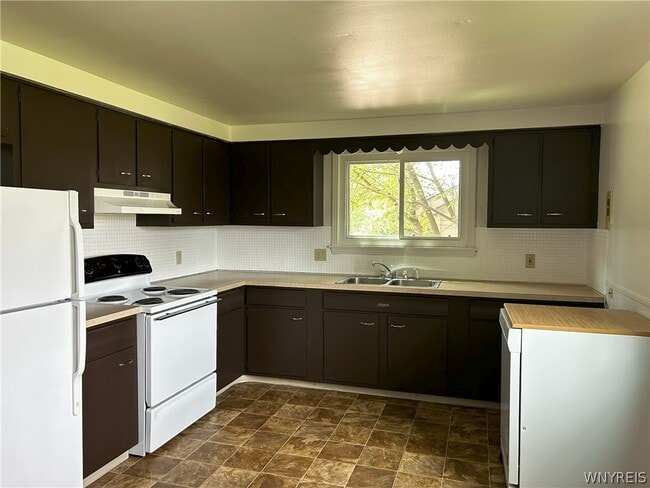 Photo - 210 Meadowlawn Rd