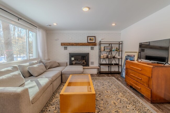 Photo - Quiet Cottage in the Trees