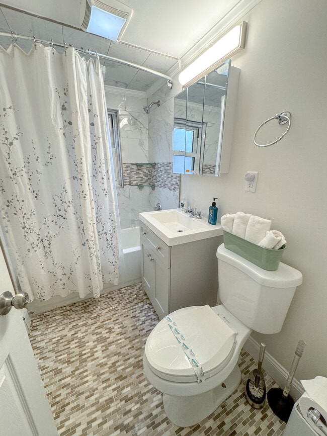 Building Photo - 79 Chestnut St Rental