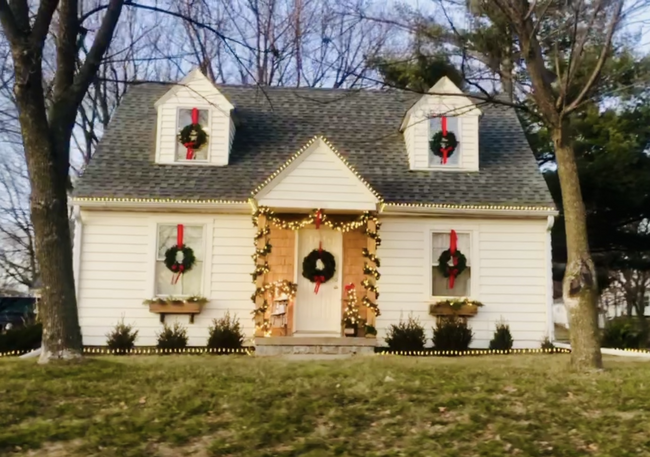 Cape Cod Home - 1302 E Bloomington St House