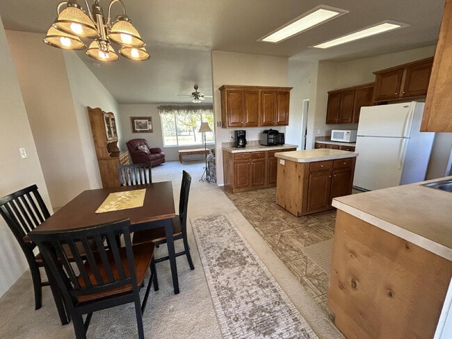 Building Photo - Willow Creek Country Living 3 Bed | 2 Bath... Rental