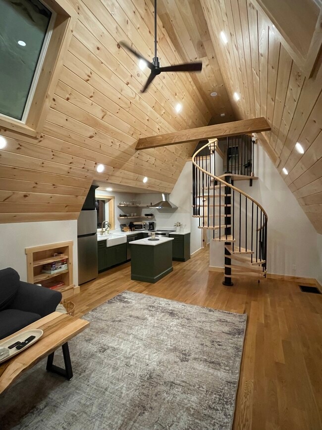 Photo - 250 Youngs Hill Rd