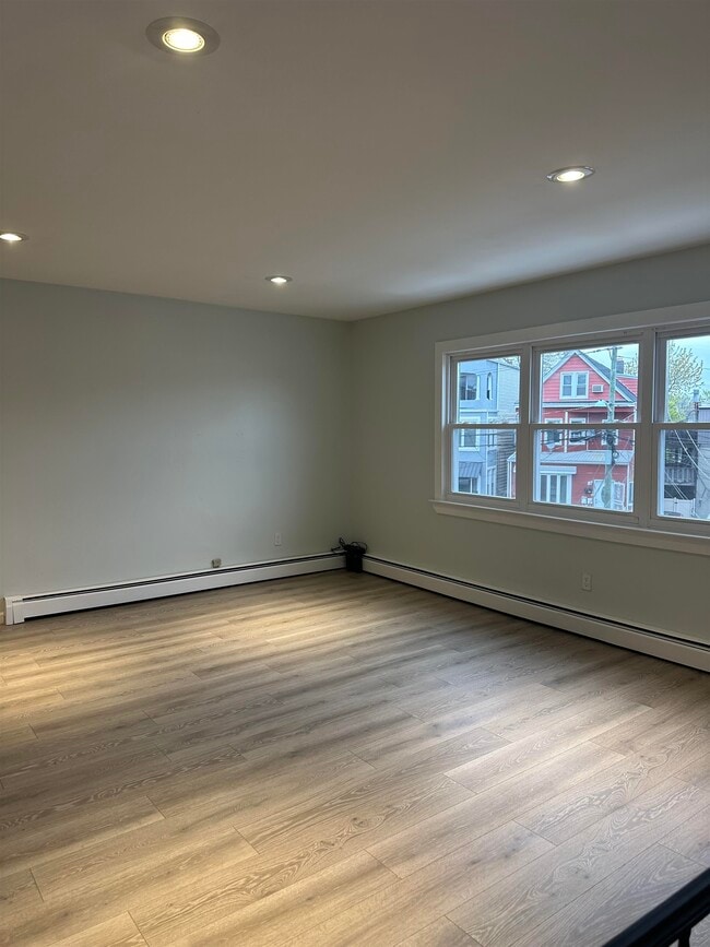 Photo - 10 W Grand St Unit 2