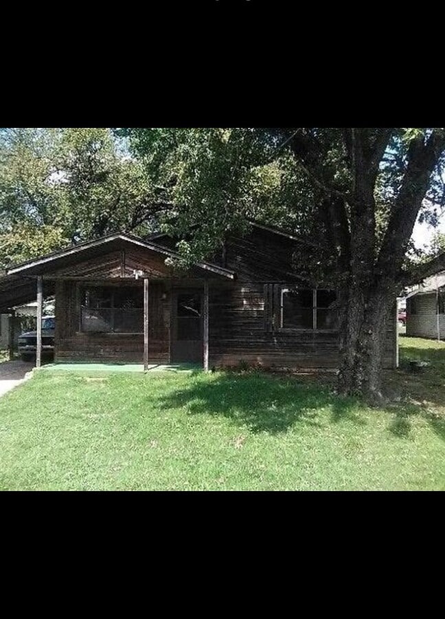 Photo - 1130 E 9th St House