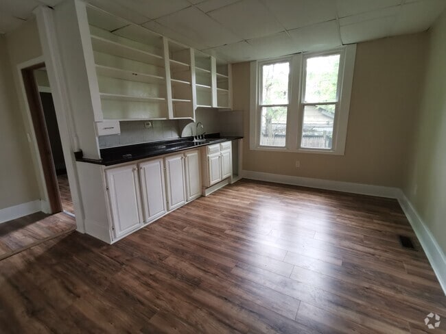 Building Photo - 1862 Seneca St Unit 1 Rental
