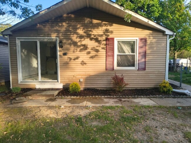 Photo - 210 Gibbons Ct