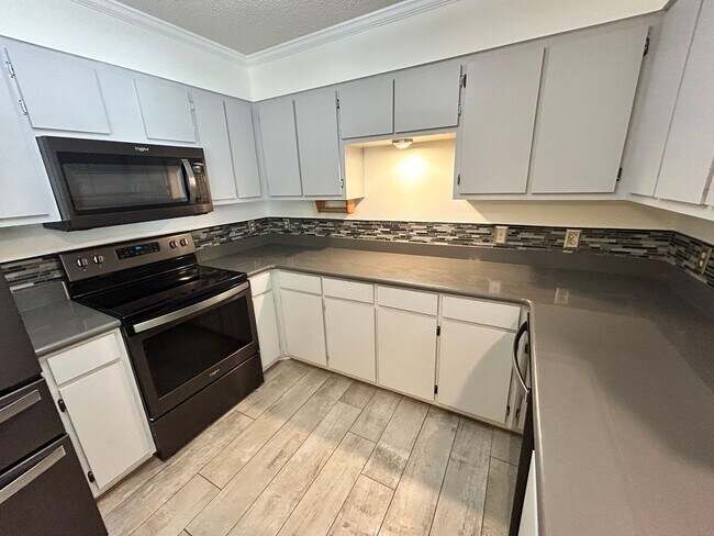 Photo - 208 Randy Rd