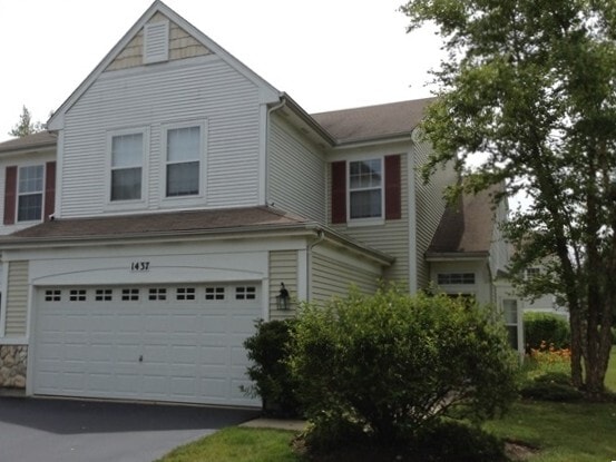 Building Photo - 1437 White Pine Ln