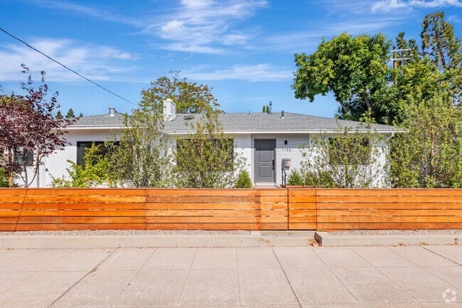 Building Photo - Remodeled Home in near Downtown Mountain View