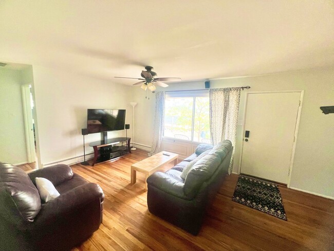 Photo - 715 8th St
