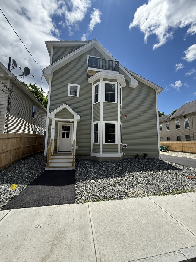 Building Photo - 14 Academy St Unit A